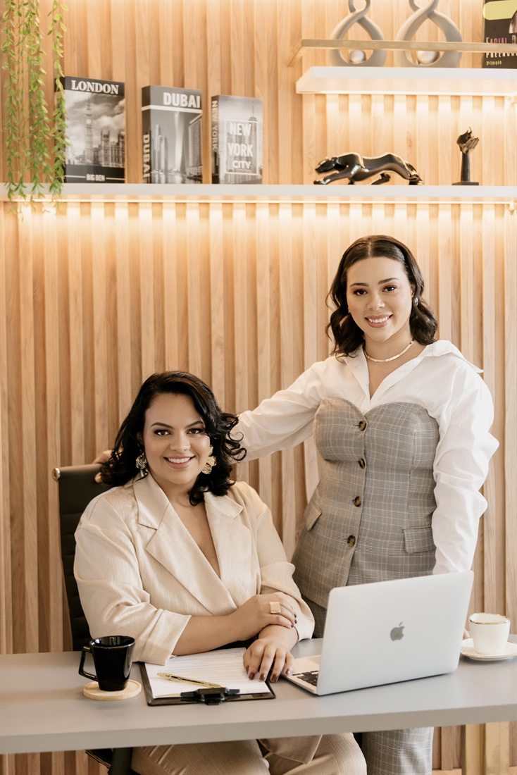 Dra. Isabelle Gomes e Dra. Wanessa Aparecida, cofundadoras da WI Odontologia